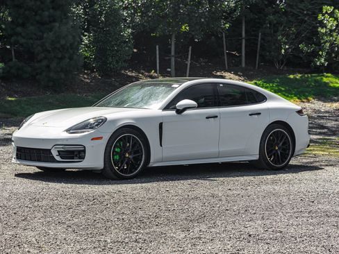 Used 2022 Porsche Panamera w/ Premium Package image 3