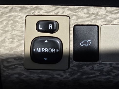 Used 2011 Toyota Venza AWD w/ Comfort Pkg image 22