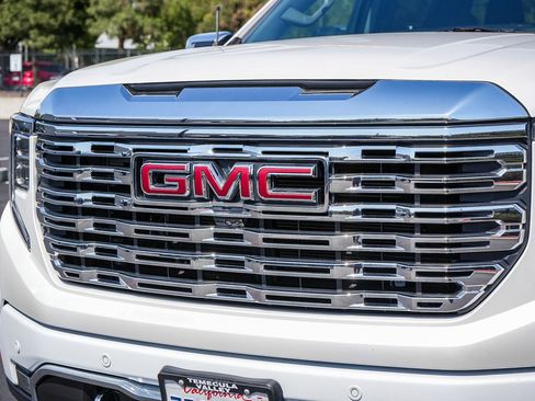 Used 2024 GMC Sierra 1500 Denali AWD/4WD image 6
