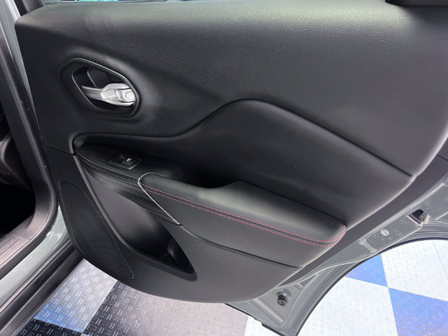 Used 2014 Jeep Cherokee Trailhawk w/ Leather Interior Group AWD/4WD image 13
