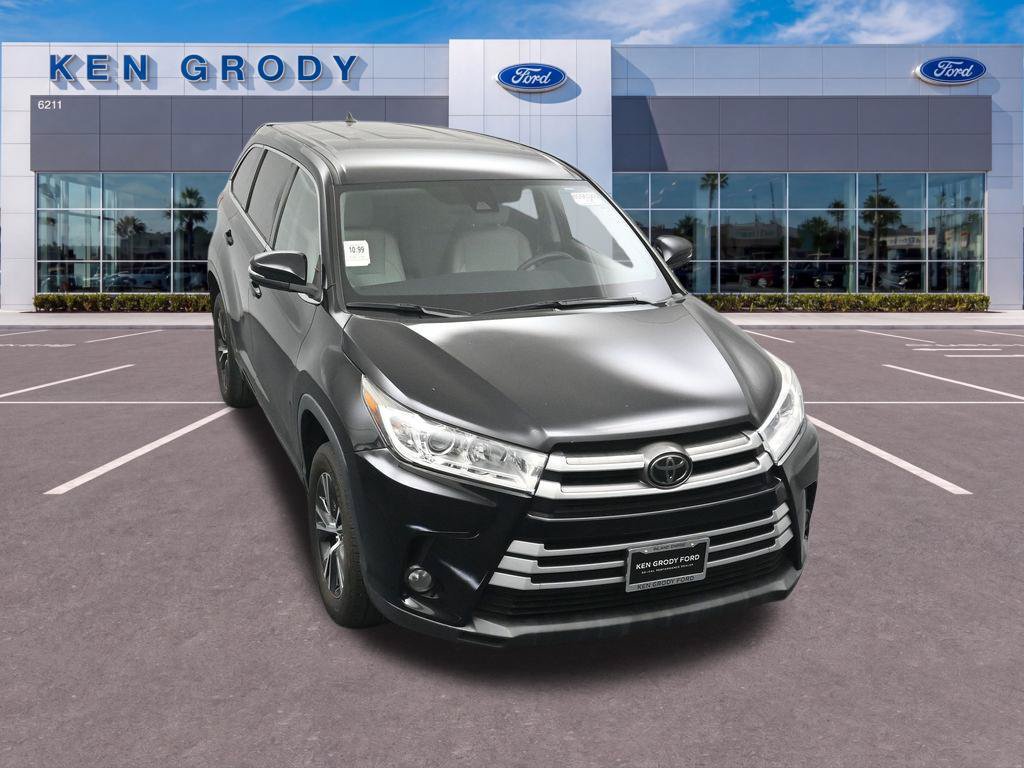 Used 2017 Toyota Highlander Plus w/ Carpet Mat Package FWD image 11