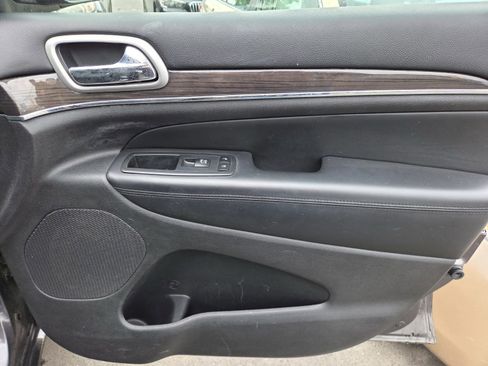 Used 2018 Jeep Grand Cherokee Overland image 15