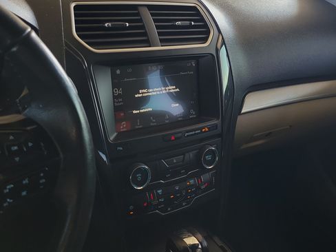Used 2018 Ford Explorer XLT w/ Equipment Group 202A FWD image 27