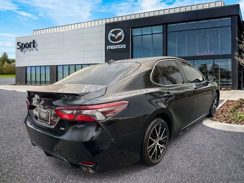 Used 2024 Toyota Camry SE image 3