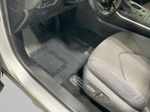 Used 2020 Toyota Highlander LE AWD/4WD image 28