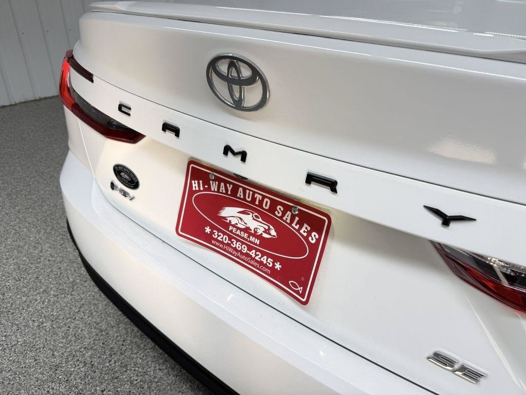 Used 2025 Toyota Camry SE FWD image 9