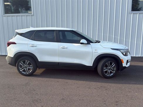 Used 2023 Kia Seltos LX AWD/4WD image 3