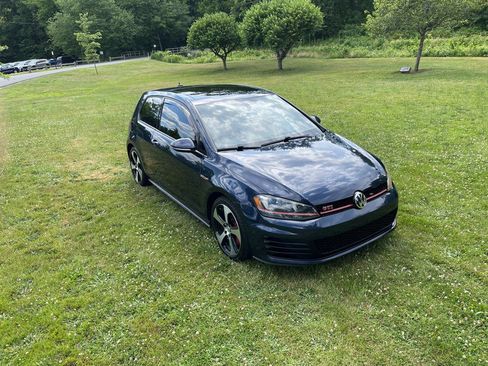 Used 2016 Volkswagen GTI SE FWD image 2