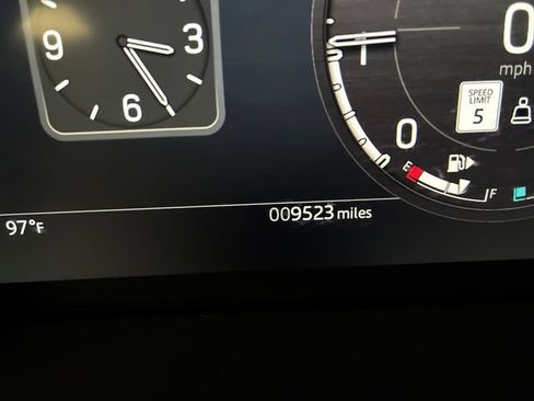 Used 2025 Land Rover Defender 110 X-Dynamic SE AWD/4WD image 17
