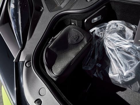 Used 2025 Lamborghini Revuelto image 22