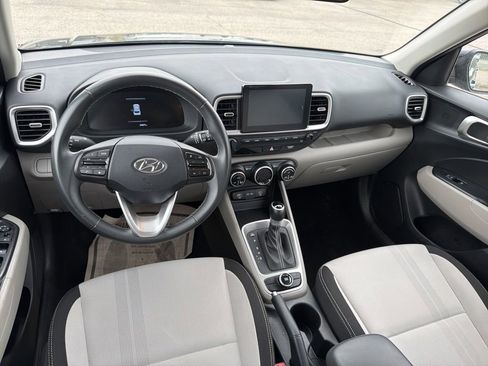 Used 2025 Hyundai Venue SEL FWD image 21