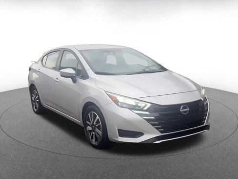 Used 2025 Nissan Versa SV FWD image 3