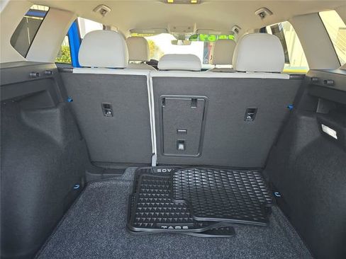 Used 2025 Volkswagen Taos SE image 23