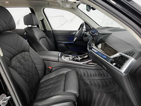 Used 2024 BMW X7 xDrive40i image 2