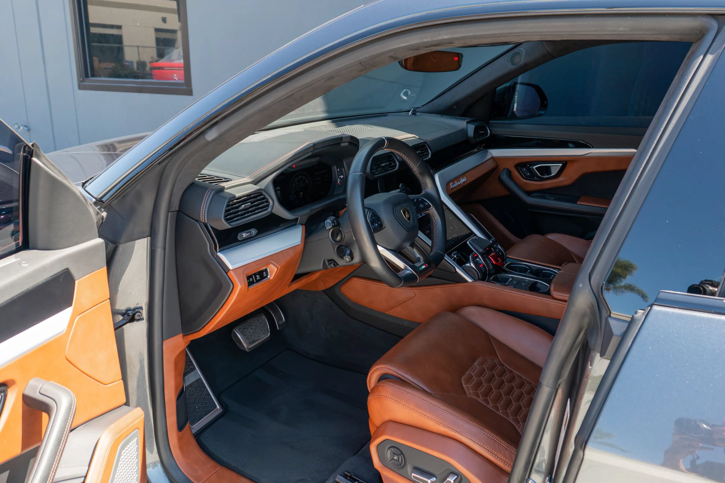 Used 2019 Lamborghini Urus AWD/4WD image 49