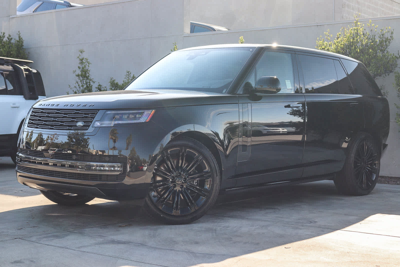 New 2026 Land Rover Range Rover Long Wheelbase SE AWD/4WD image 1