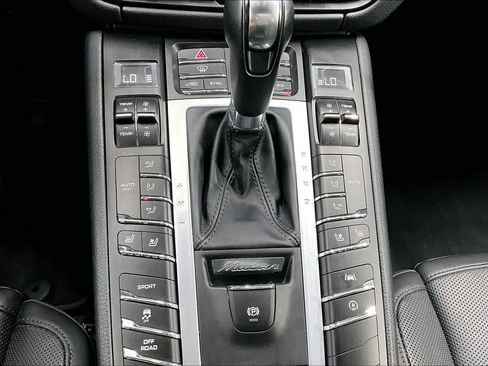 Used 2020 Porsche Macan AWD/4WD image 33