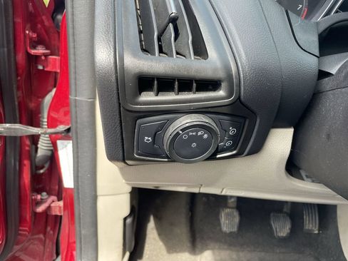 Used 2013 Ford Focus SE FWD image 17