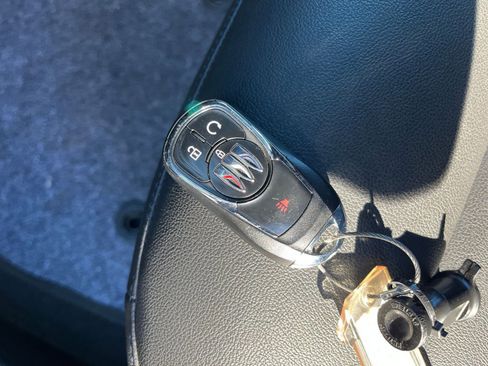 Used 2025 Buick Envista Sport Touring image 22