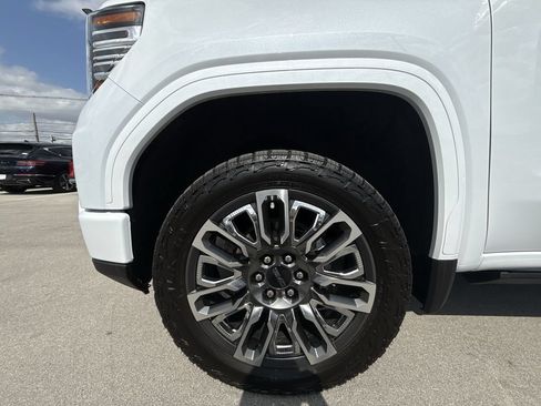Used 2026 GMC Sierra 1500 Denali Ultimate AWD/4WD image 10