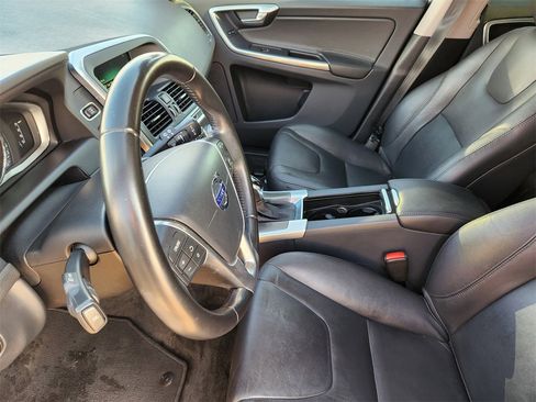 Used 2016 Volvo XC60 T5 Premier image 12
