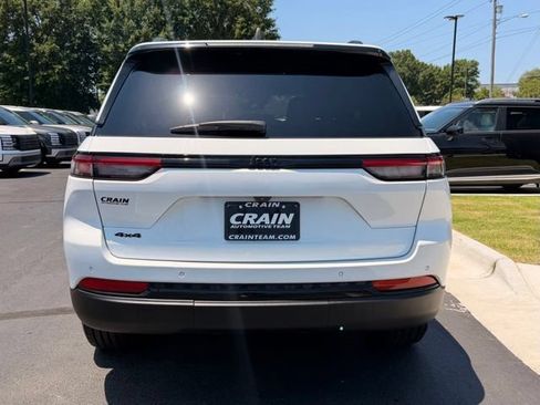 Used 2024 Jeep Grand Cherokee Altitude AWD/4WD image 6