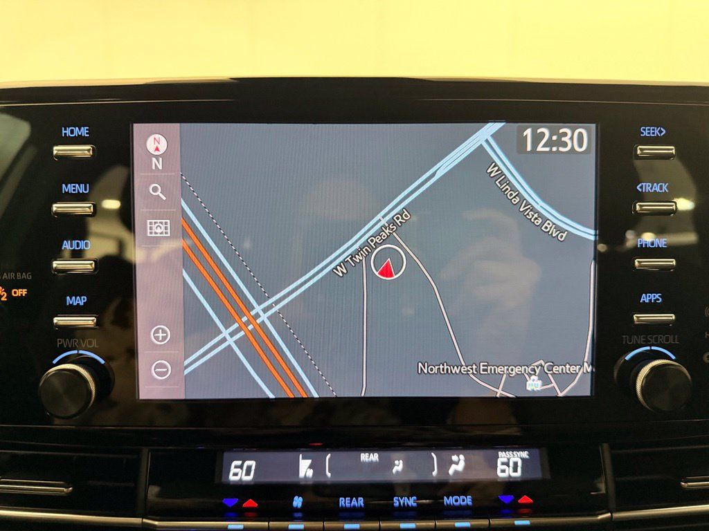 Used 2021 Toyota Sienna XSE FWD image 29