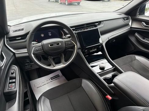 Used 2023 Jeep Grand Cherokee L Laredo AWD/4WD image 19