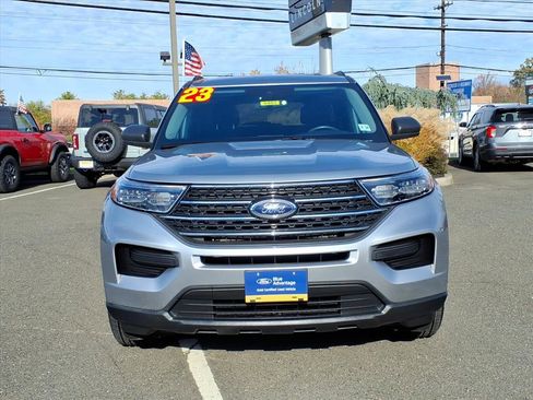 Certified 2023 Ford Explorer XLT image 2