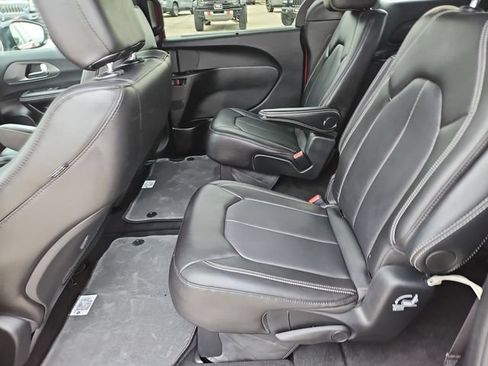 Used 2025 Chrysler Pacifica Select FWD image 22