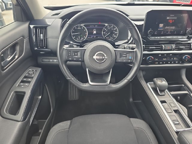 Certified 2025 Nissan Pathfinder SV FWD image 14