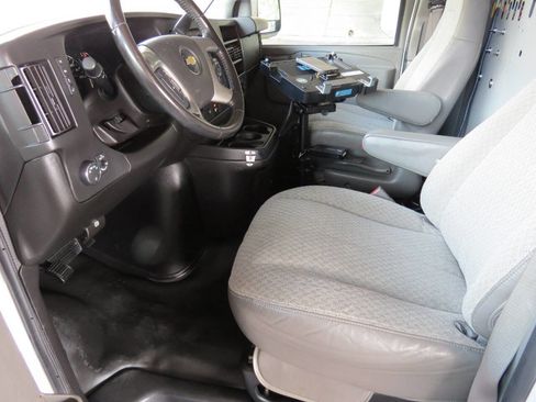 Used 2016 Chevrolet Express 3500 image 70