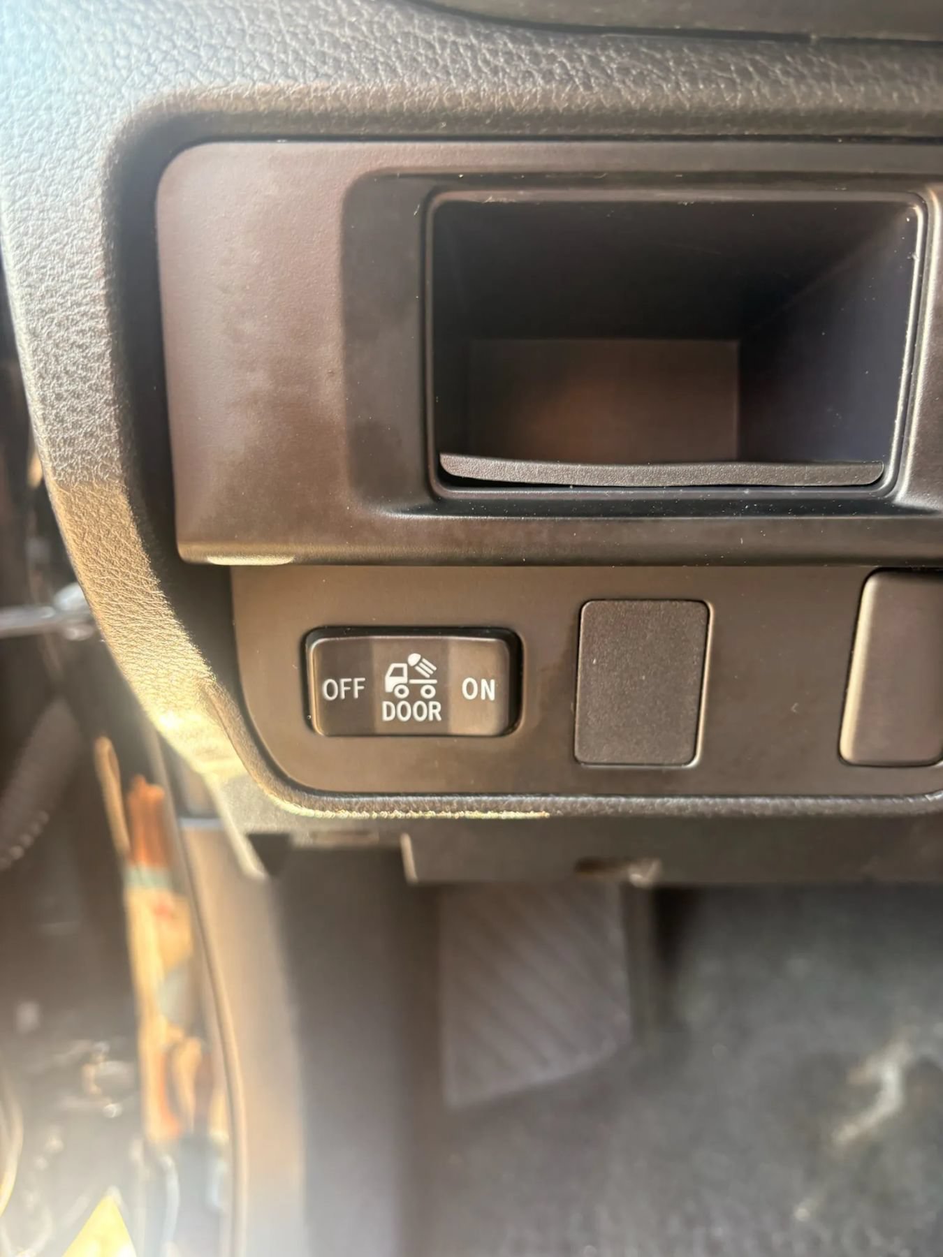 Used 2017 Toyota Tacoma SR5 w/ Tow Package AWD/4WD image 14