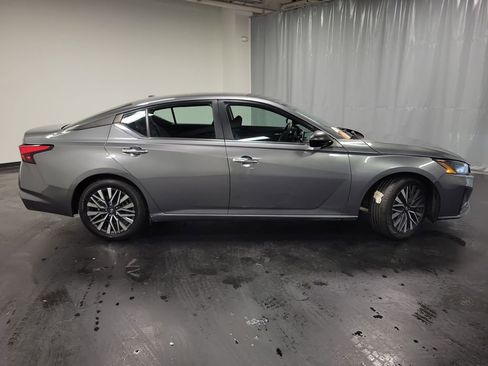 Used 2024 Nissan Altima 2.5 SV image 9