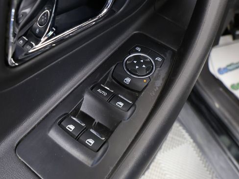 Used 2015 Ford Taurus SEL image 31