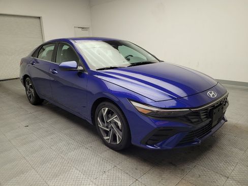 Used 2025 Hyundai Elantra SEL FWD image 13