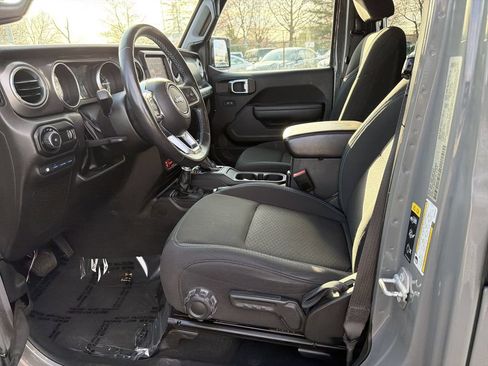 Used 2023 Jeep Wrangler Unlimited Rubicon 4xe w/ Cold Weather Group AWD/4WD image 12