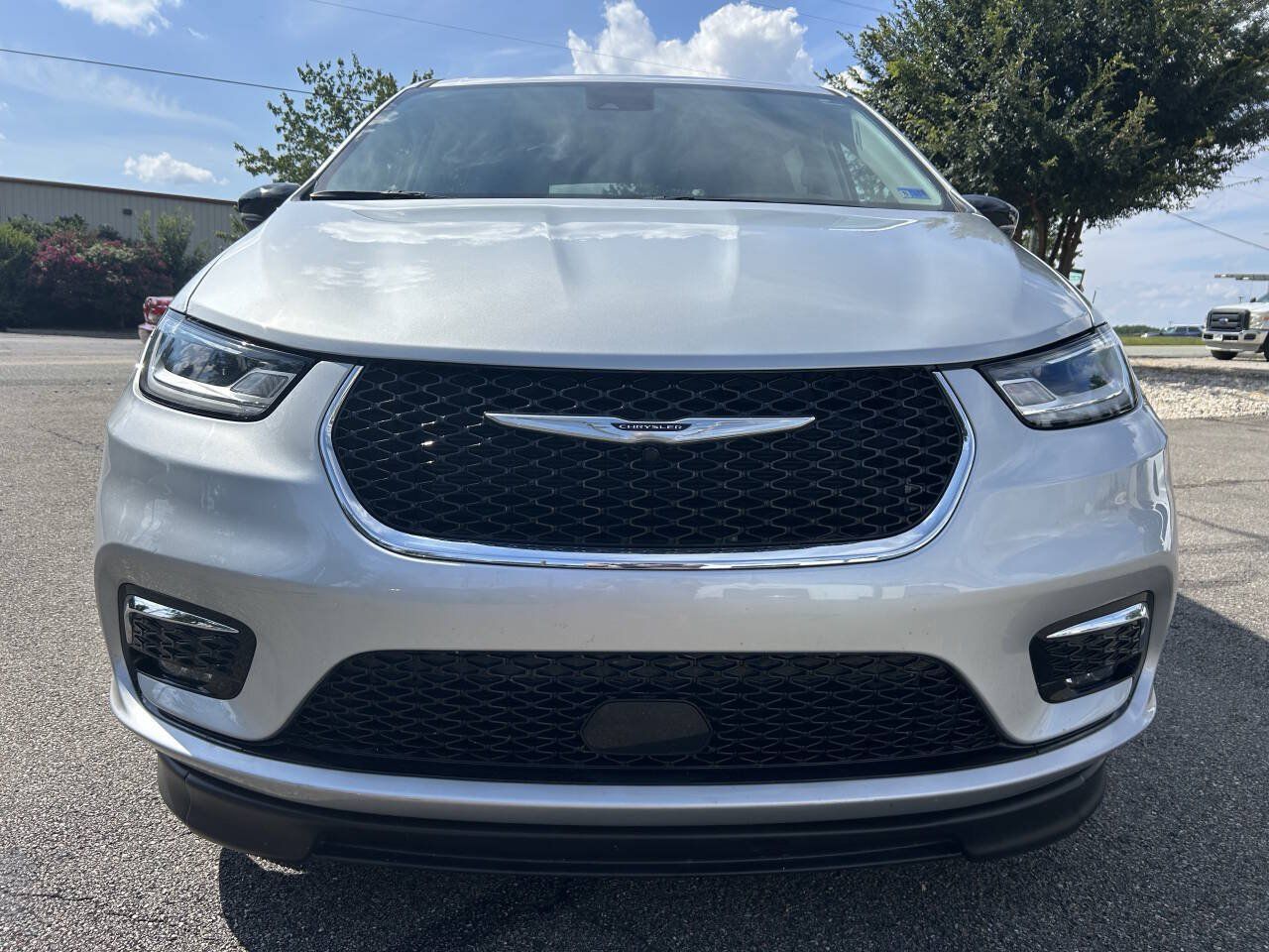 Used 2024 Chrysler Pacifica Touring-L FWD image 13