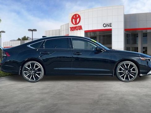 Used 2025 Honda Accord Touring image 3
