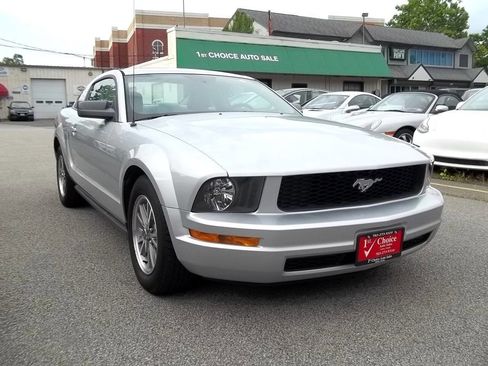 Used 2005 Ford Mustang Premium image 4