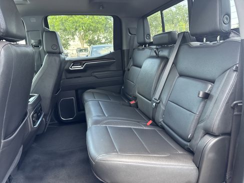 Used 2025 GMC Sierra 1500 SLT image 8