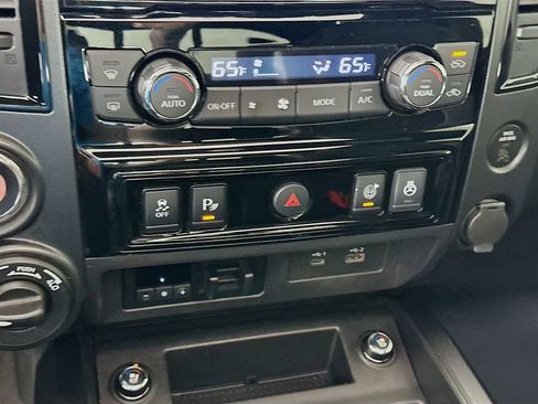 Used 2021 Nissan Titan PRO-4X w/ Pro-4x Convenience Package image 16