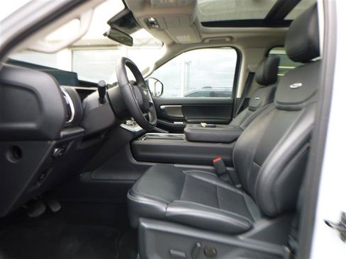 Used 2025 Ford Expedition Platinum AWD/4WD image 5