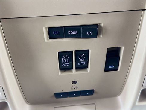 Used 2016 Chevrolet Silverado 3500 High Country w/ High Country Premium Package image 13