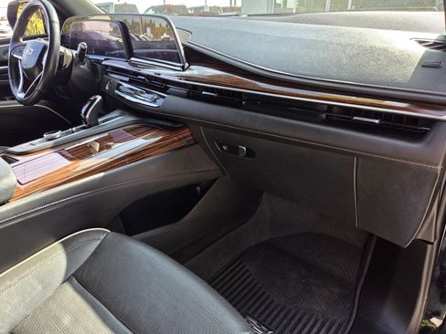 Used 2021 Cadillac Escalade Premium Luxury RWD image 18