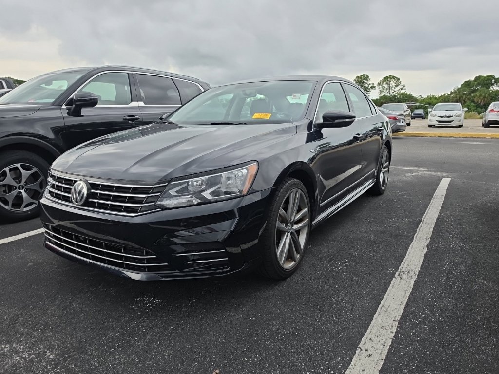 Used 2017 Volkswagen Passat 1.8T R-Line FWD image 5