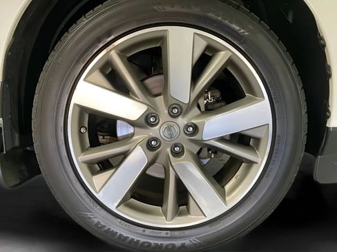 Used 2015 Nissan Pathfinder Platinum w/ Family Entertainment Package AWD/4WD image 27