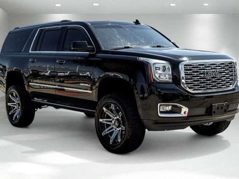 Used 2018 GMC Yukon XL Denali w/ Open Road Package image 6