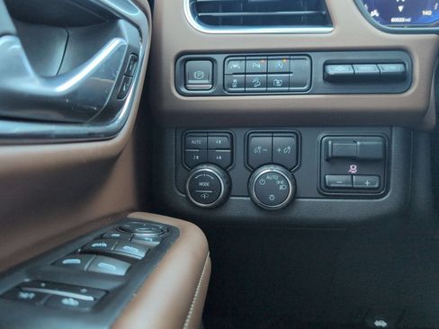 Used 2024 Chevrolet Suburban High Country AWD/4WD image 16