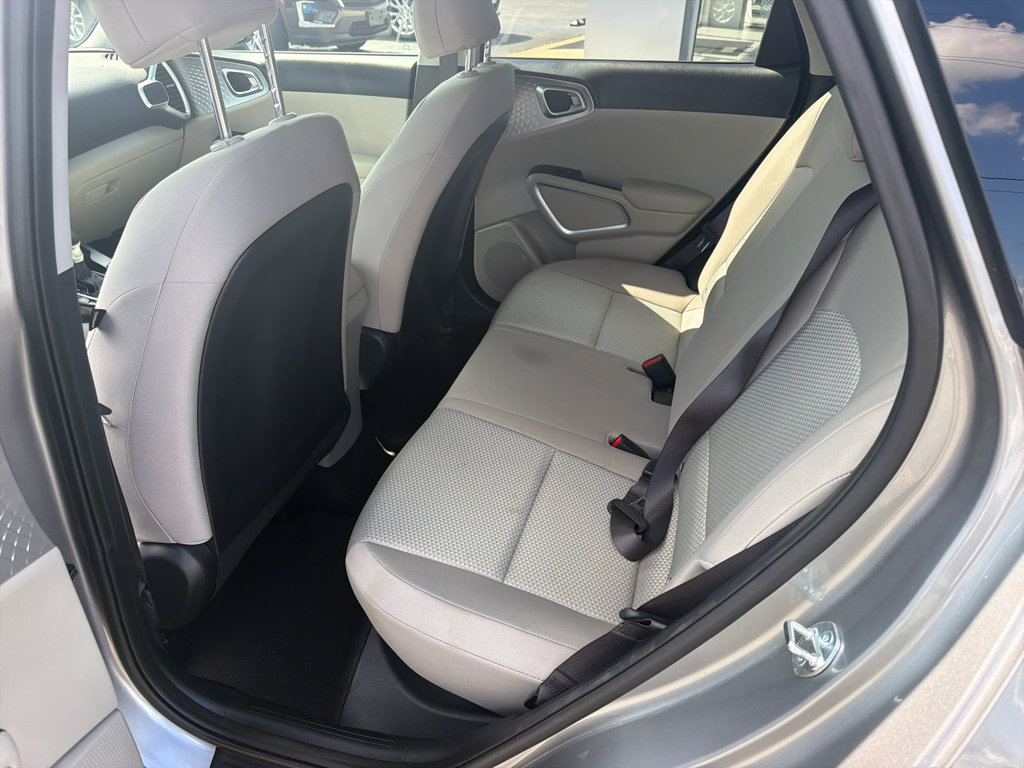 Used 2025 Kia Soul LX w/ LX Technology Package FWD image 10